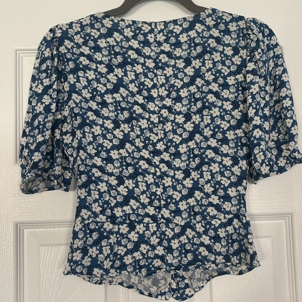Blue Floral V-Neck Puff Sleeve Top - Women